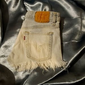 Levis cut offs